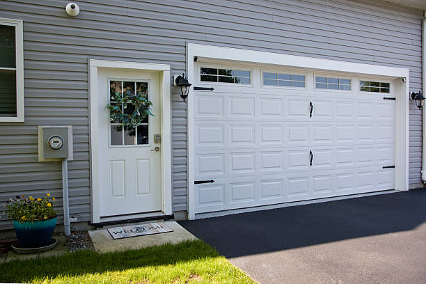 24/7 Emergency Garage Door Panel Replacement experts in New Haven, IN